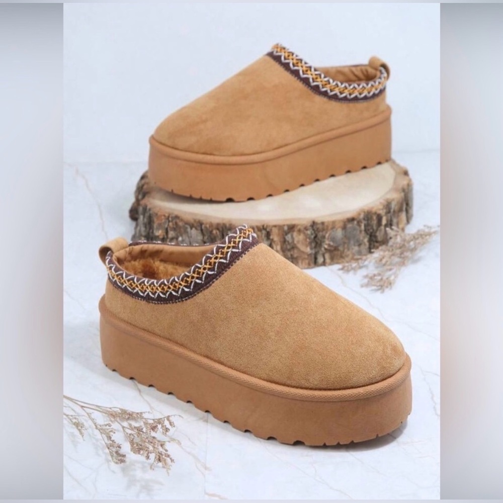 Slip On Ugg-like platform shoes soft foam sole